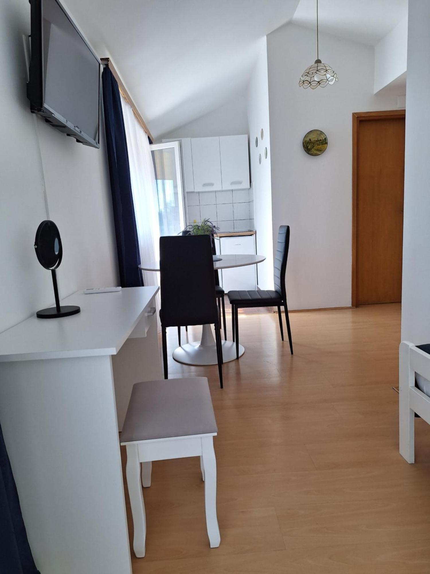 Apartments Kozjan Karlovac Esterno foto