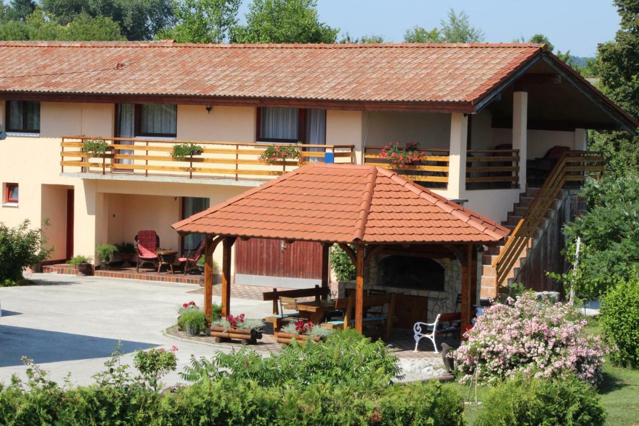 Apartments Kozjan Karlovac Esterno foto