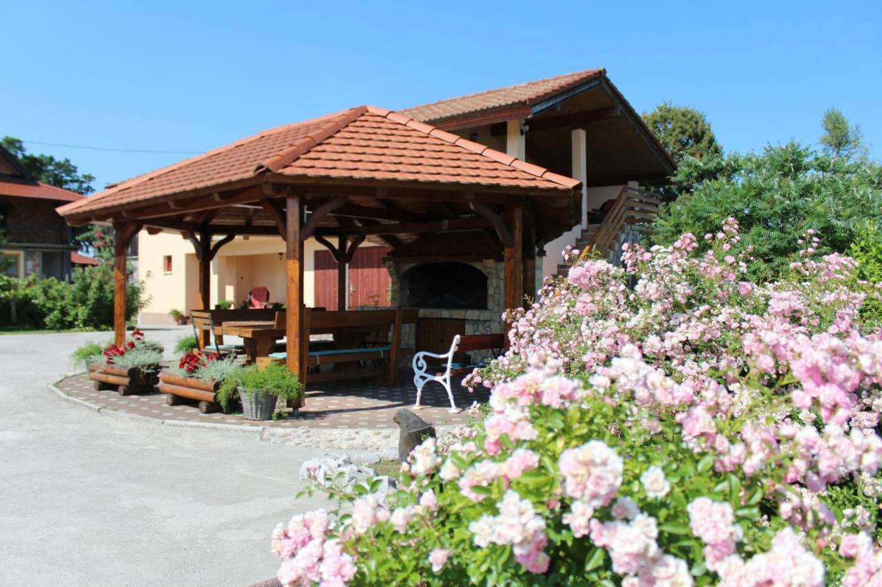 Apartments Kozjan Karlovac Esterno foto